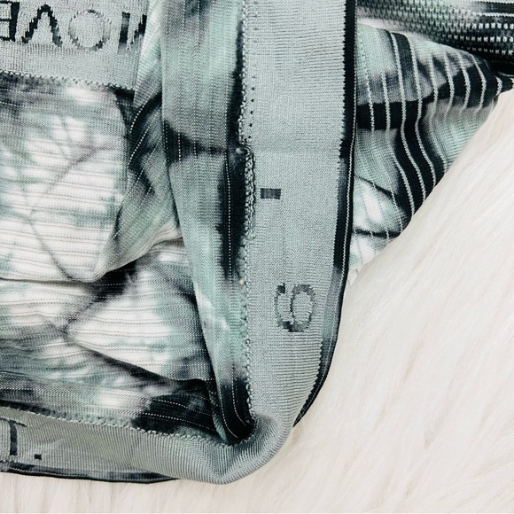 Lululemon Swiftly Tech Short Sleeve 2.0 Shibori Stripe Graphite Gray - Picture 8 of 12